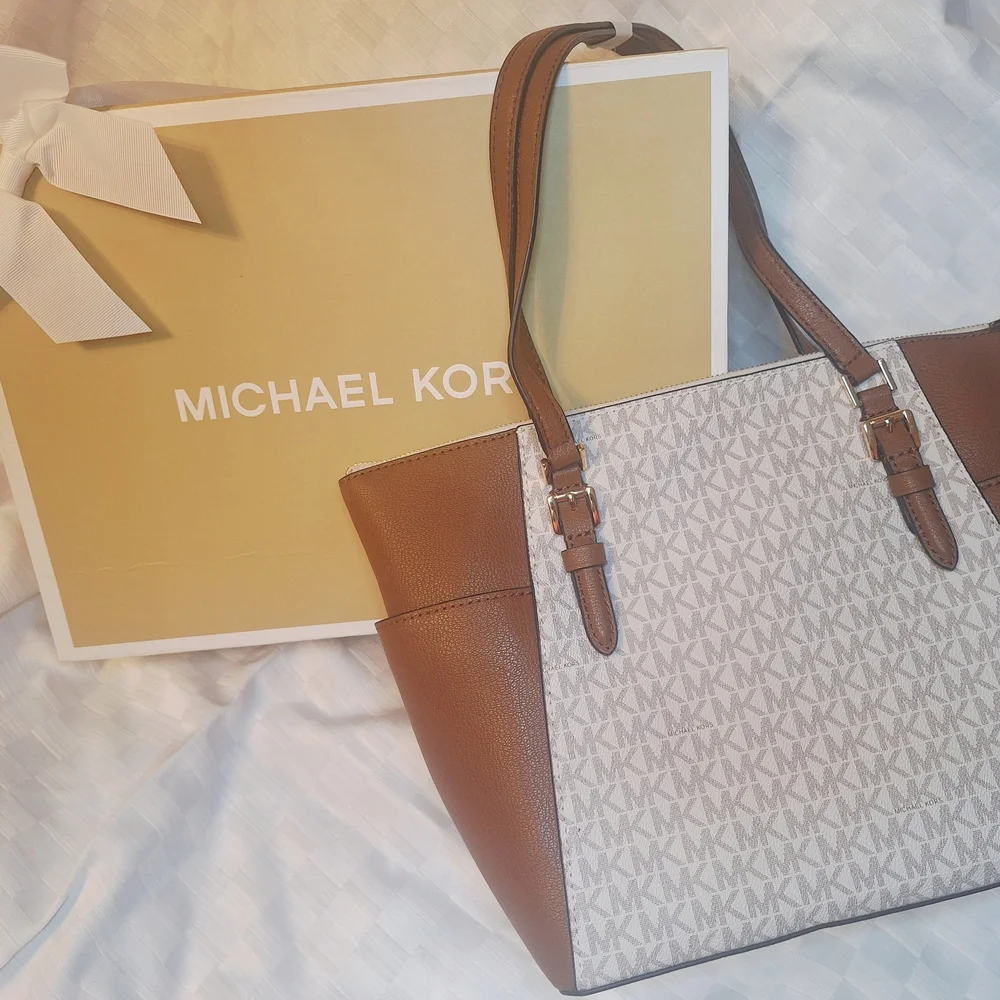 Michael Kors Tan and Cream Women's Tote Bag - Picture 2 of 3